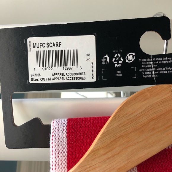 Adidas Manchester United scarf NWT - Picture 5 of 6